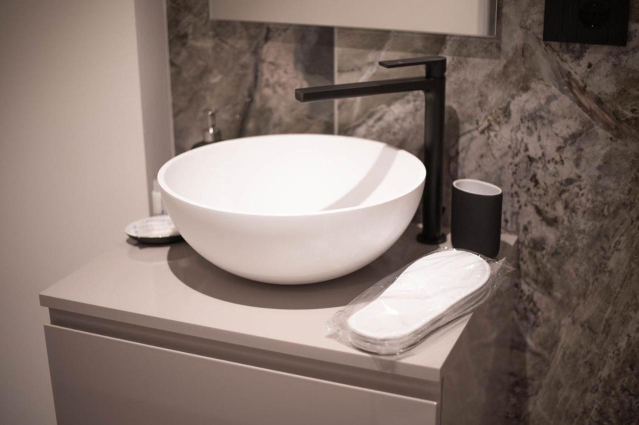 Exclusive Retreat Few Steps From Duomo - Apt 1 米兰 外观 照片